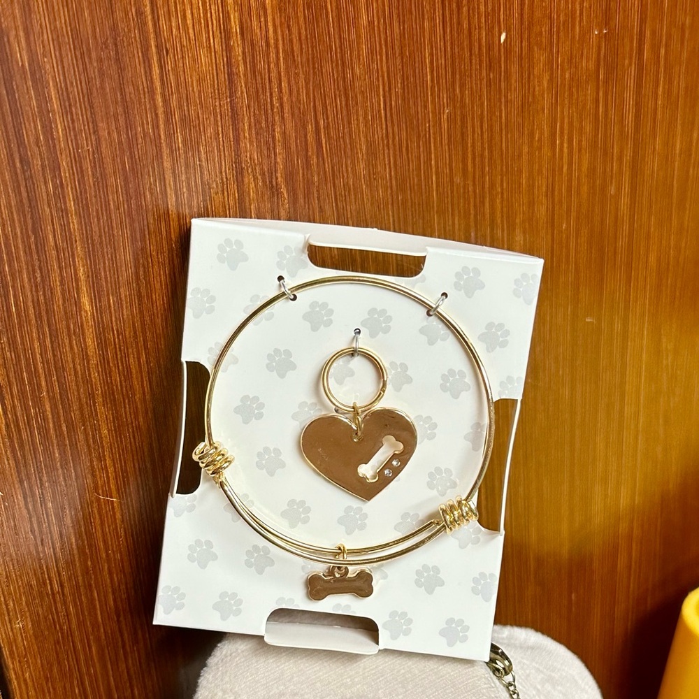 Gold Tone Dog Moms Heart shaped Charm Bangle Bracelet
